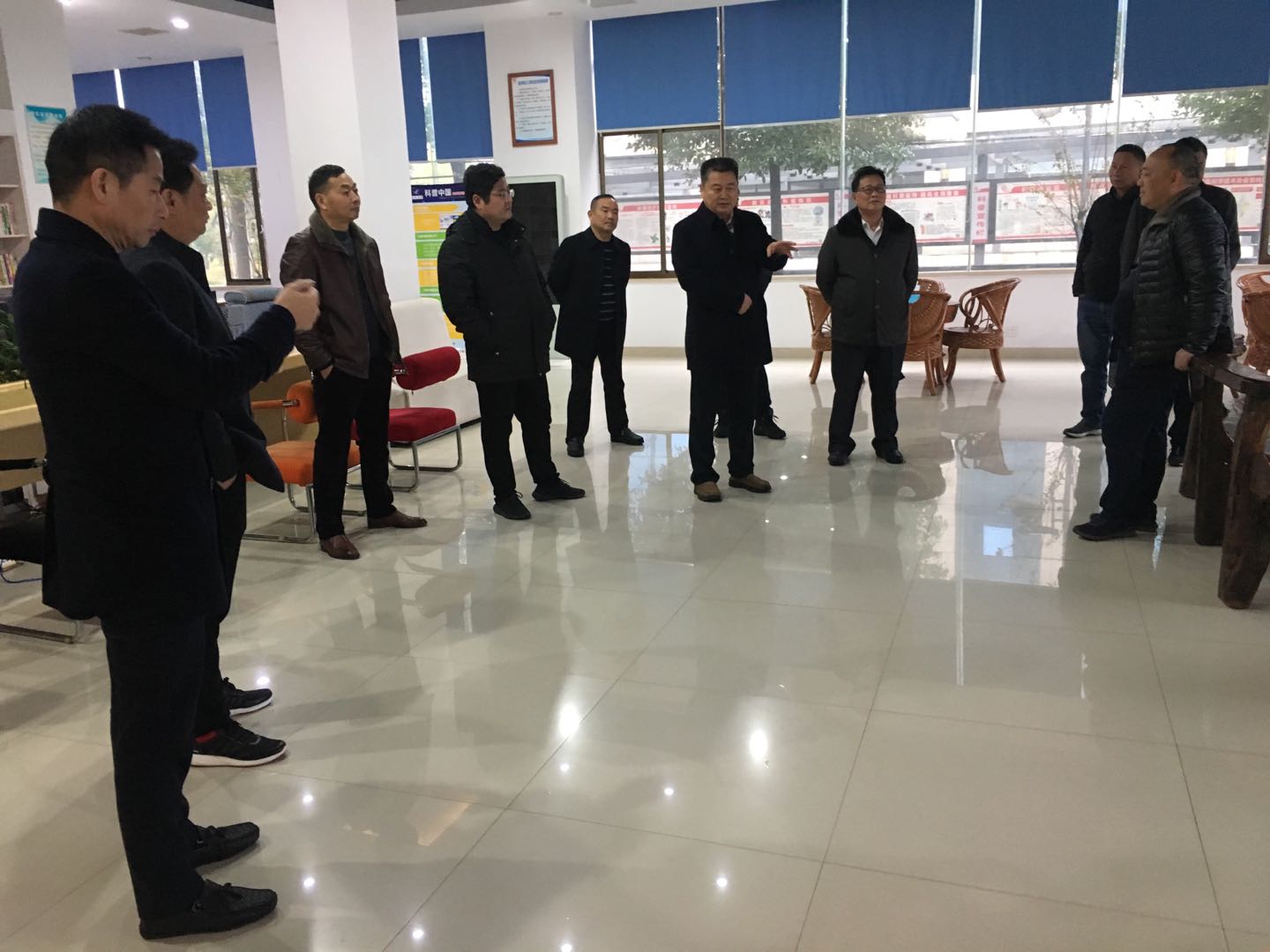 常德渣土运输企业向社区老人献爱心