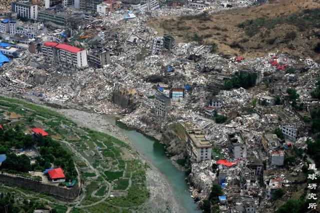 力量不断向外围传导,近年发生的汶川地震,墨脱地震都与此有