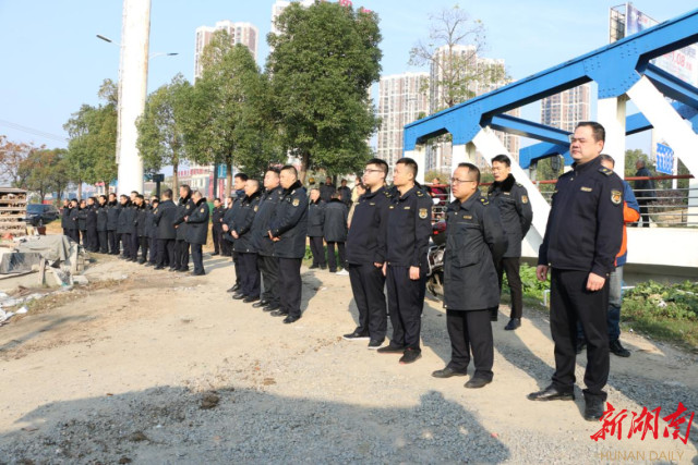 加快推进提质改造 常德大道进行两厢整治活动