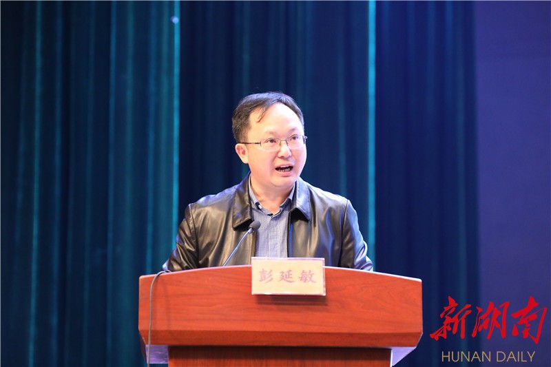 胡晓阳作专题讲座州直副处级以上单位领导及科室负责人,全州政研改革