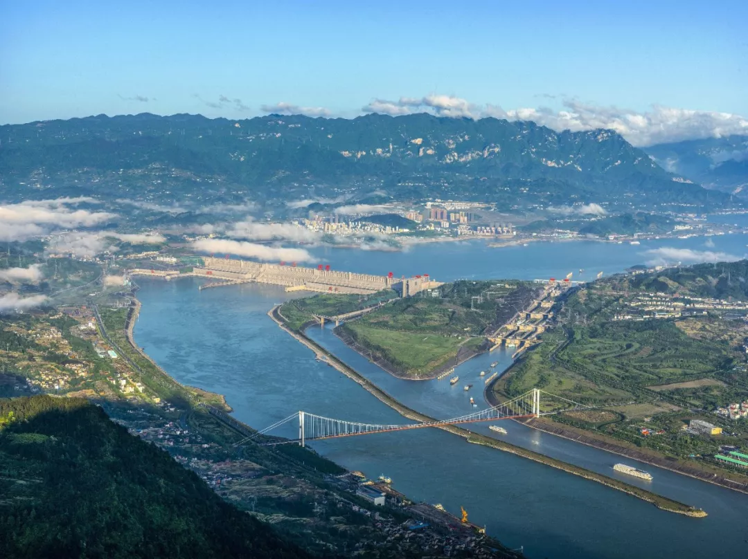 三峡全景(黄正平 摄)