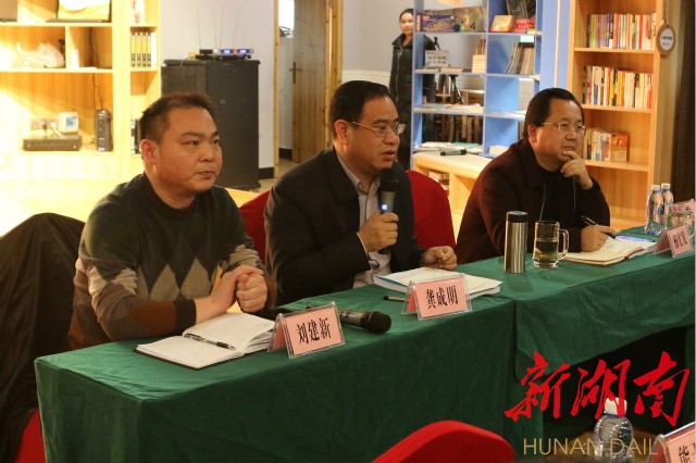 华容县教体局党委书记,局长龚成明,党