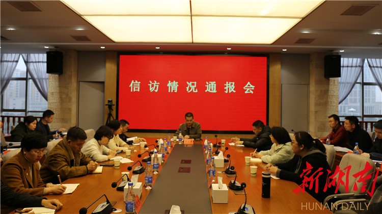 武陵区：“开门办访”公开答复信访难题