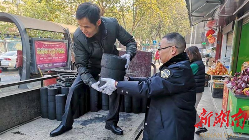 武陵区启明街道狠抓燃煤禁烧 回收藕煤28吨
