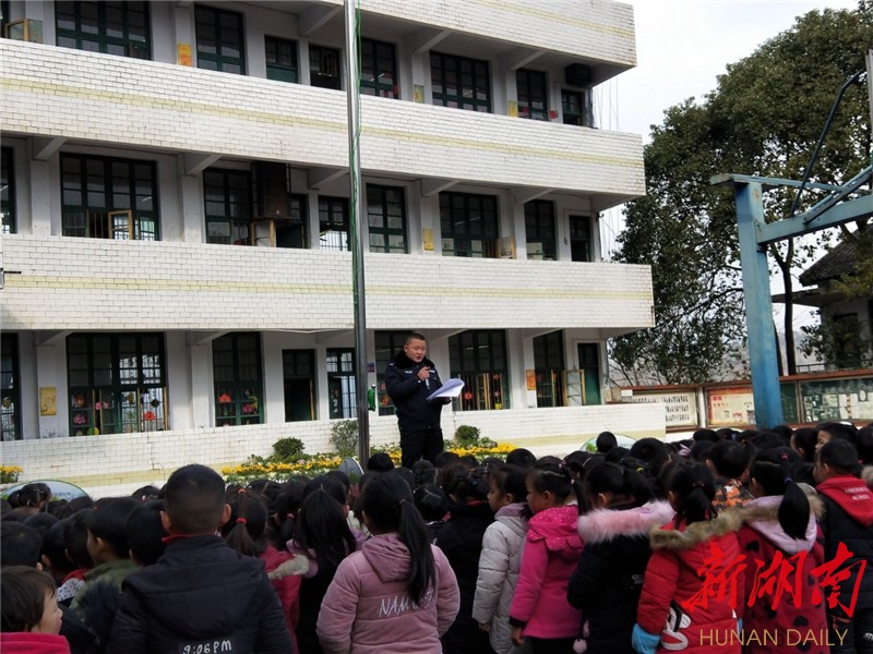 泸溪县兴隆场小学开展"法制安全教育"主题讲座筑牢安全阀
