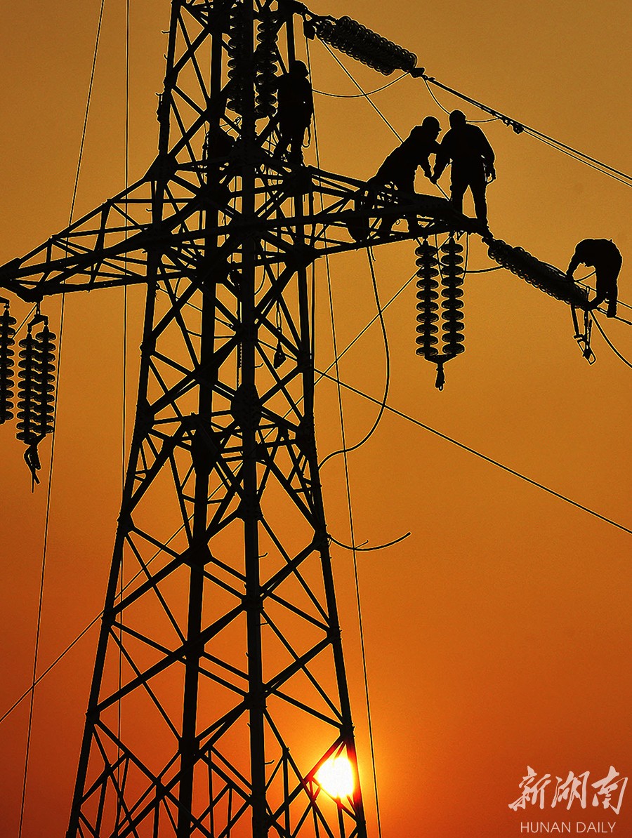 电力施工忙