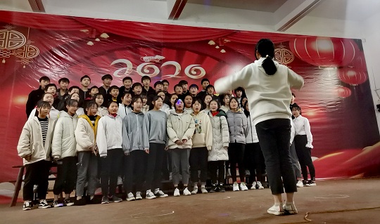 龙塘镇中学举行红歌会欢庆元旦