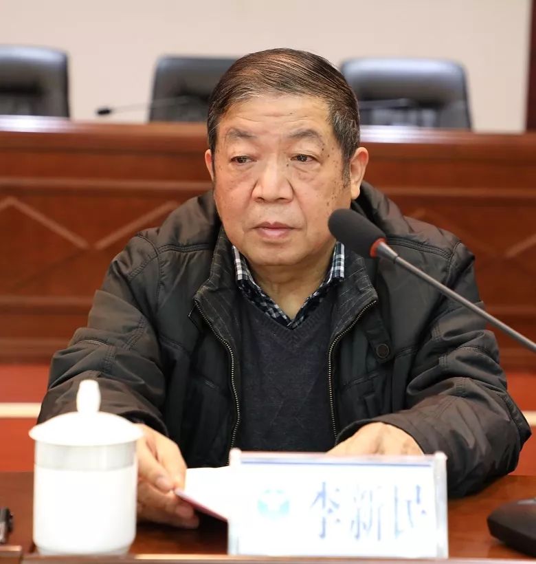 长沙市社会禁毒协会副会长李新民主持会议 长沙市社会禁毒协会副会长李新民主持会议