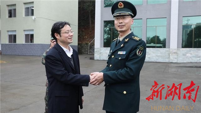 向秀亮带队走访慰问驻鹤部队官兵