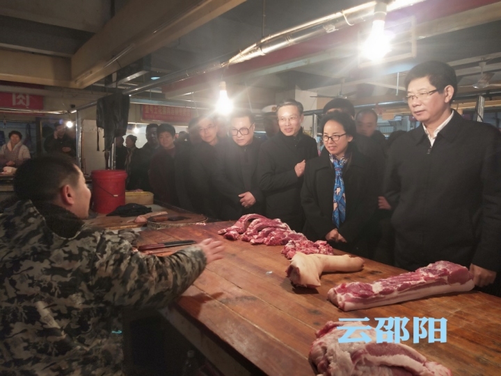 刘事青检查食品安全工作：落实“四个最严” 确保群众“舌尖上的安全”