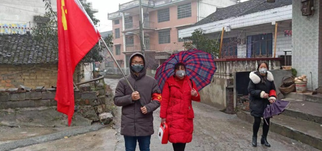 冷水江市三尖鎮(zhèn)疫情防控一線黨旗飄揚