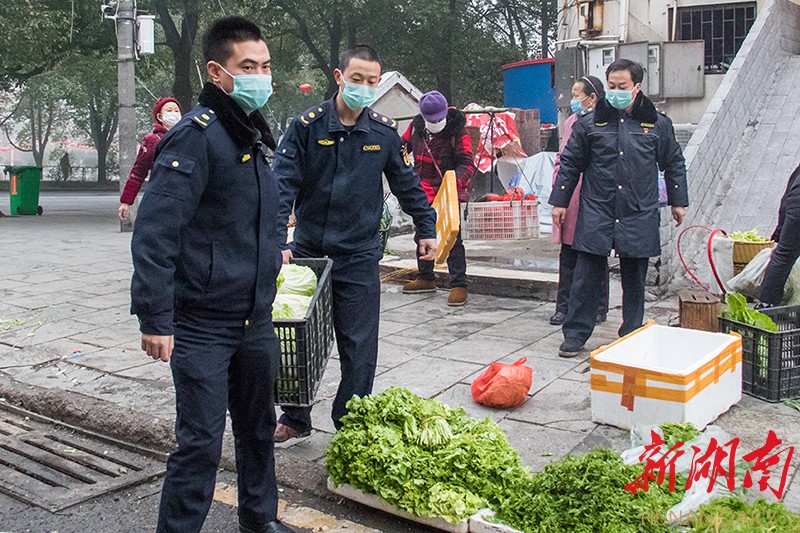 组图 城管执法护航美丽白沙