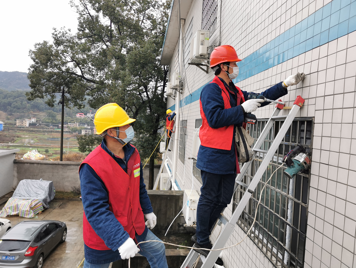 冷水江市供電公司：黨員服務(wù)隊(duì)沖在前 力保戰(zhàn)“疫”用電順暢