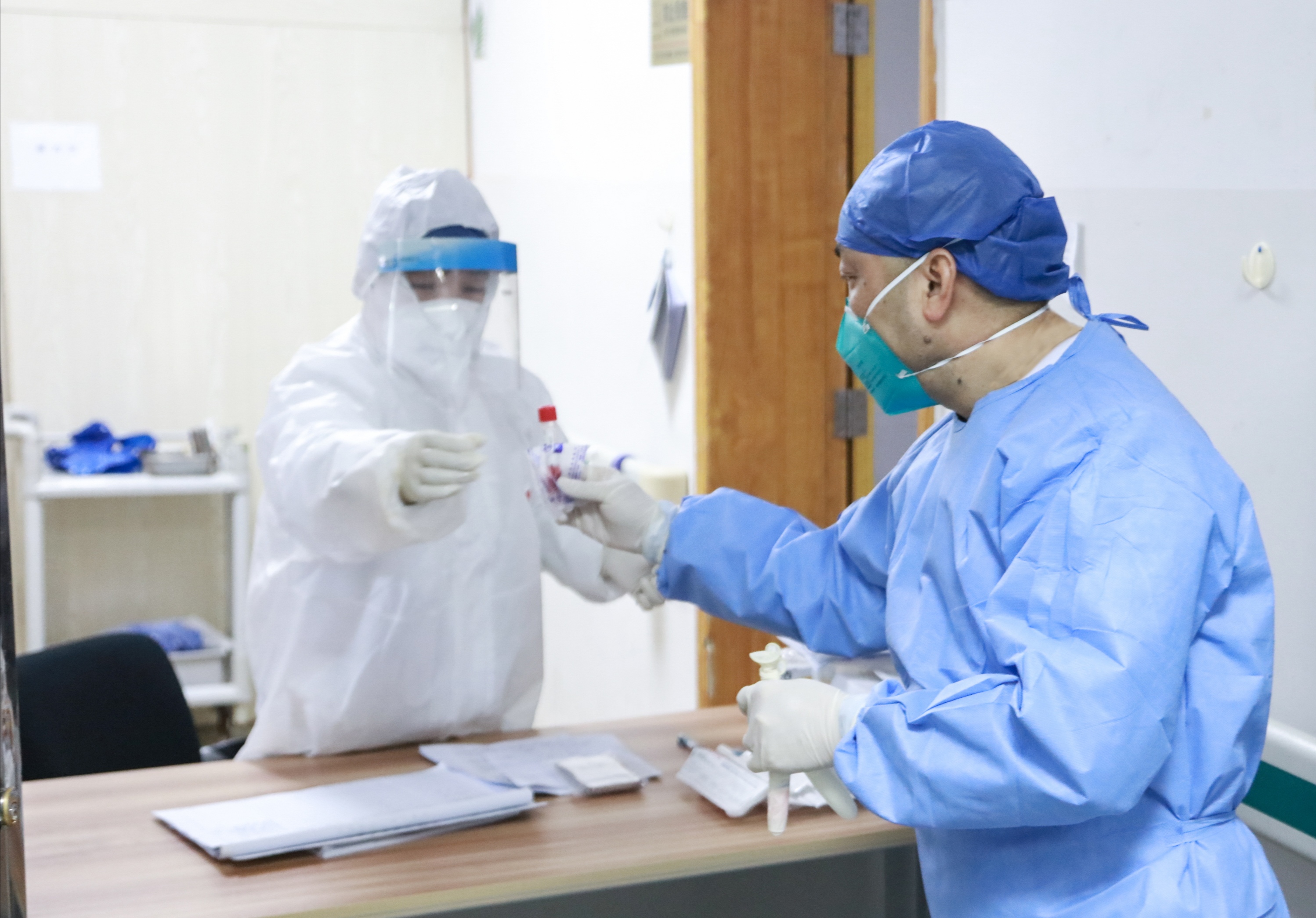 为爱出发献给抗疫一线的白衣天使