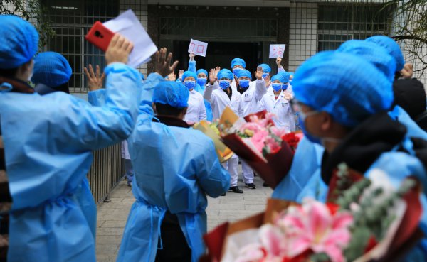 在习近平总书记重要讲话指引下｜为打赢疫情防控阻击战注入强大信心和力量