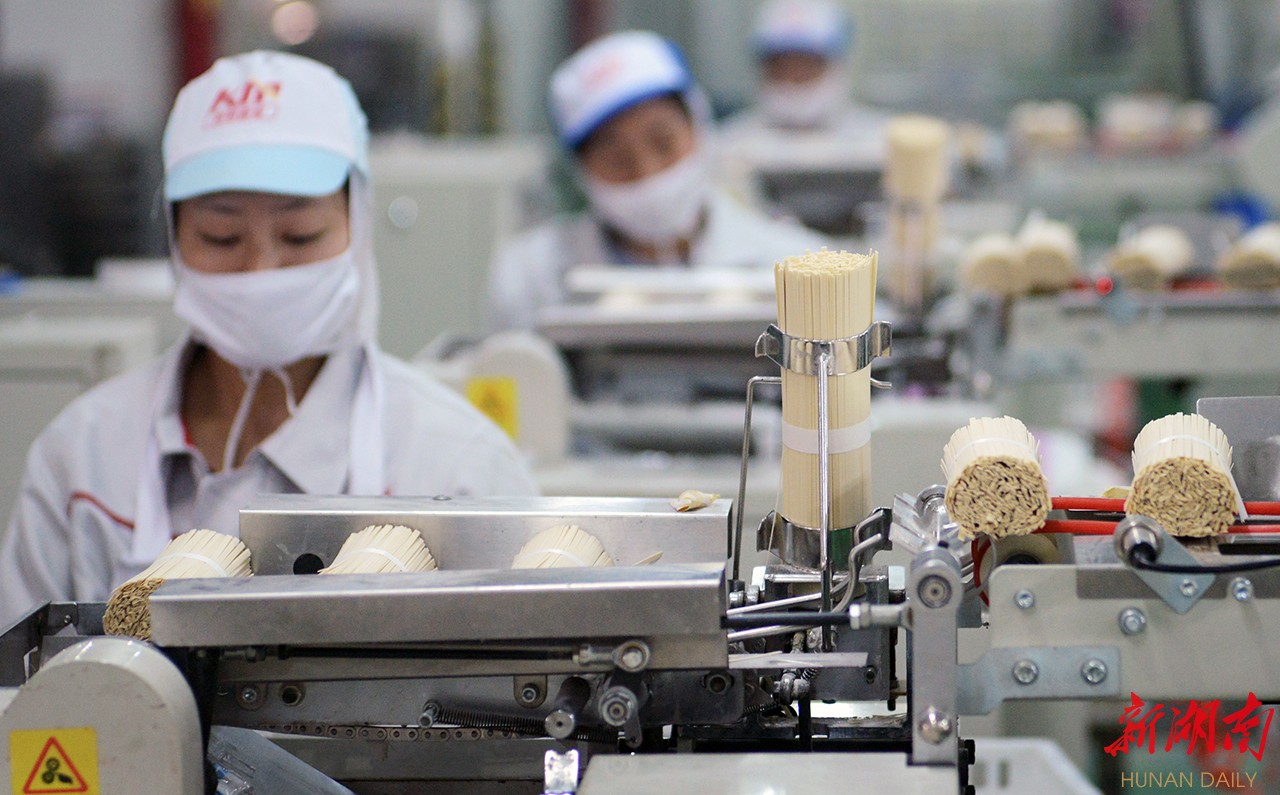 在线记者 李志林)今天,全国挂面领导品牌企业克明面业董事长陈克明,向