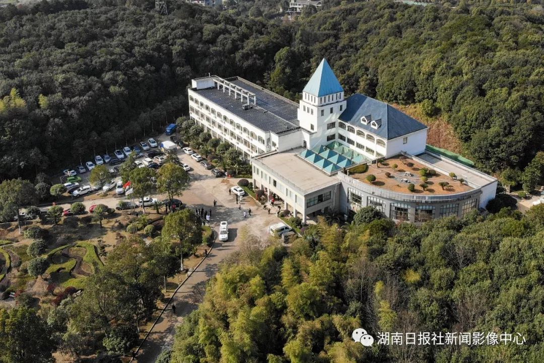 1月31日,长沙市第一医院北院.该医院三面环山,有利于传染病隔离治疗.