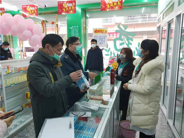 市场监管部门检查防疫用品进货凭证,打击哄抬价格行为 市场监管部门检查防疫用品进货凭证,打击哄抬价格行为