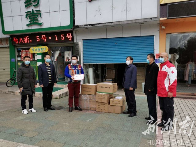 驱车800公里 韶籍爱心企业家为家乡捐赠1.6万只医用口罩