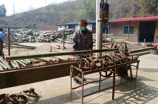 亮源乡：扶贫车间复工 防疫不误春耕