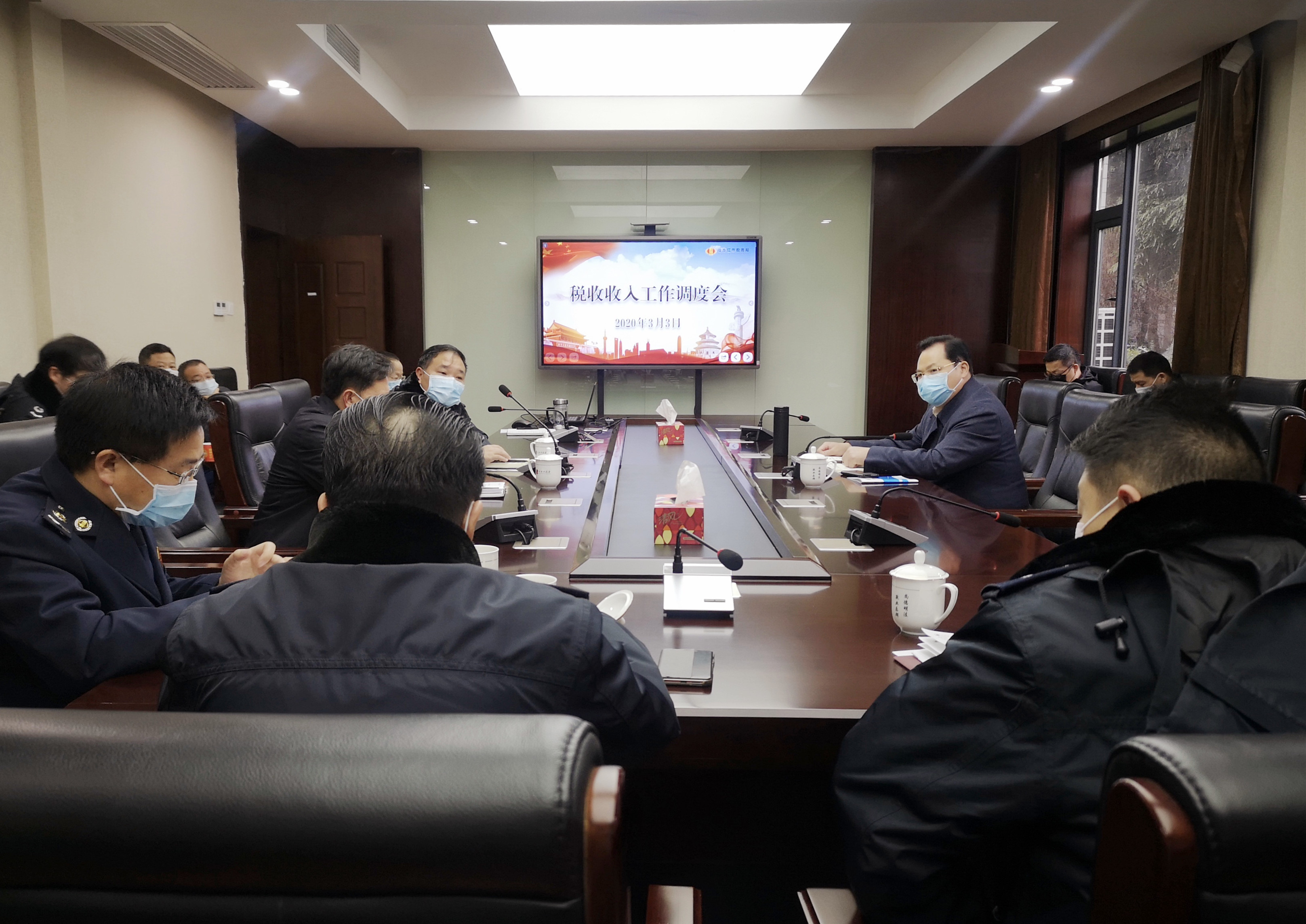 曾伯怡到冷水江市稅務(wù)局調(diào)研財稅收入工作