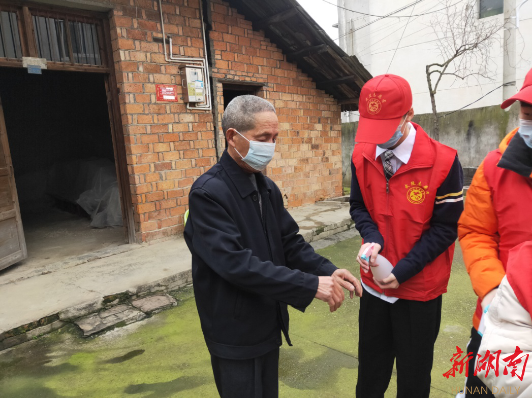 【常德市武陵区】“远学雷锋，近学田工”志愿服务 助力抗疫