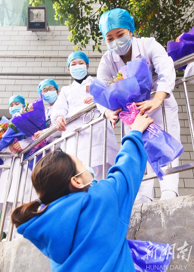 鲜花送“疫”线 新湖南www.hunanabc.com