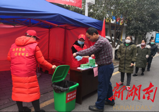今年三月，武陵区丹阳街道这样学雷锋
