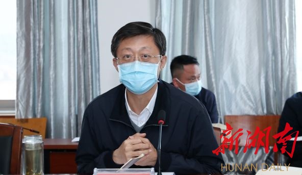 刘非在新化县曹家镇督战脱贫攻坚工作时强调:抓重点补短板强弱项 夺取