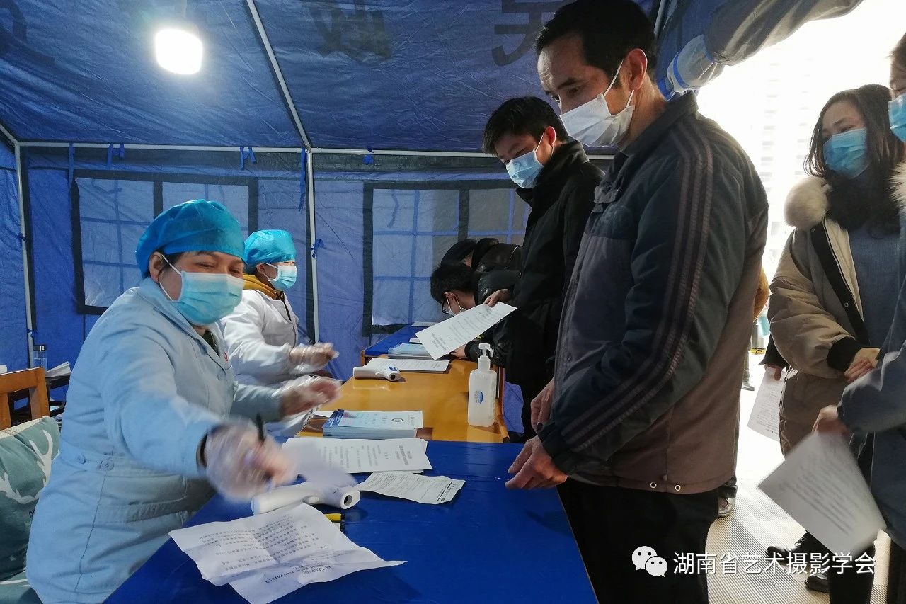 摄影|"万众一心"湖南省疫情防控纪实摄影微展