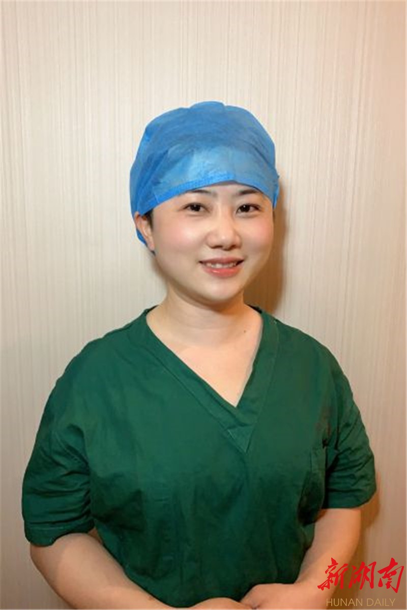 黄娟原本是武汉美女竟成了湘西媳妇,还有了三个宝贝