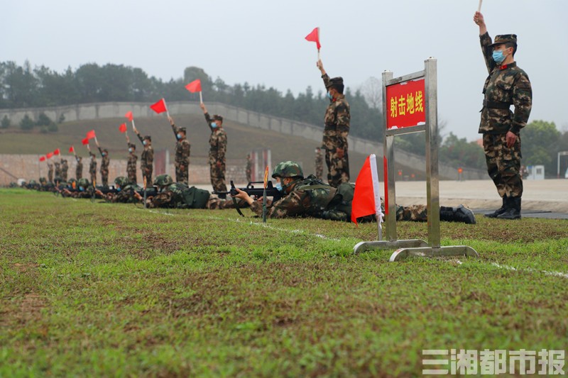 组图丨超燃 看武警标兵班大比武 华声在线