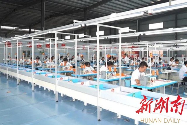 邵东市：扶贫车间拓宽致富路