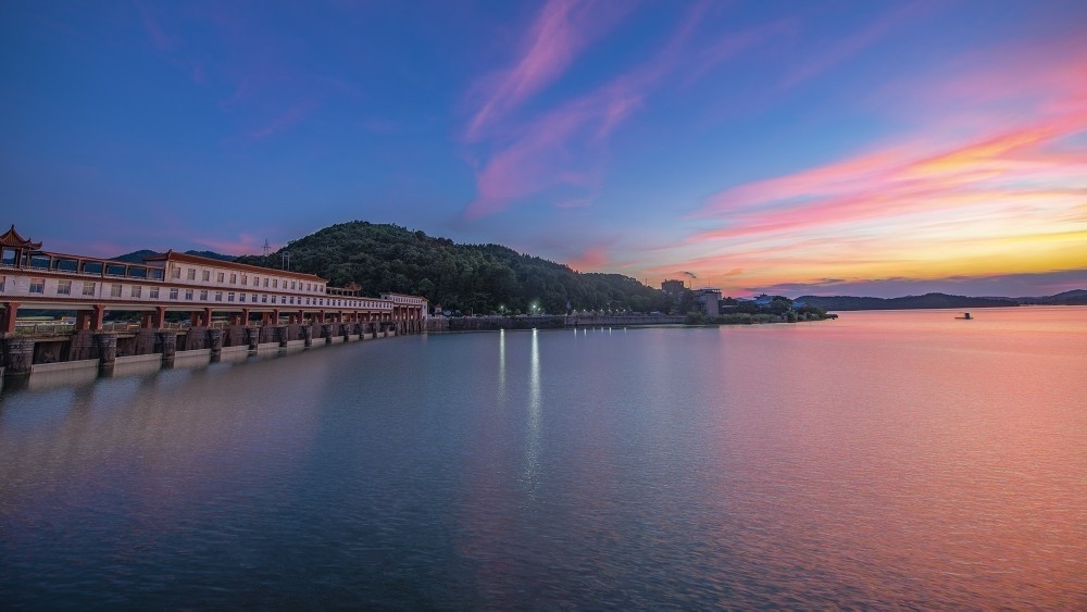 水府庙水库夕阳. 王秋文 摄