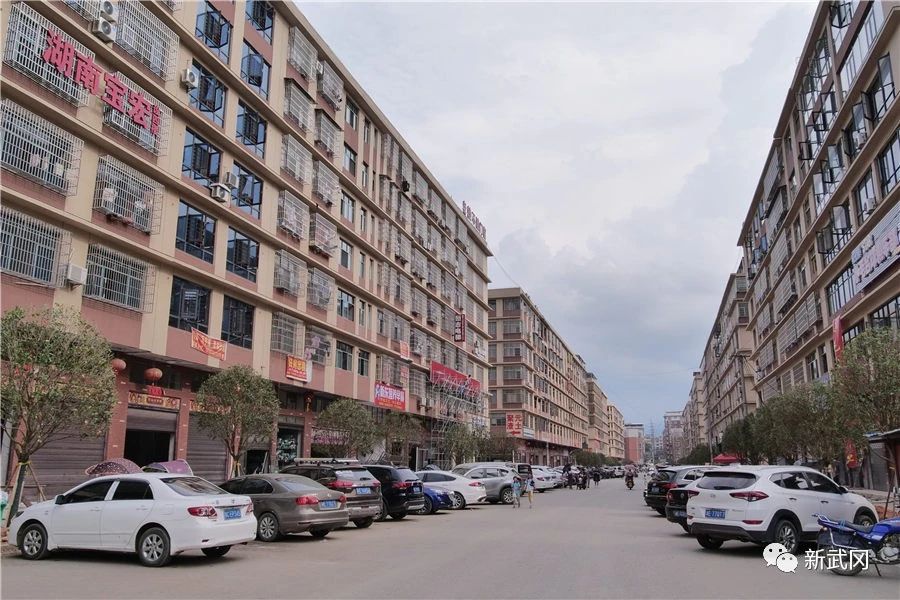 迎春亭：坚持脱贫发展和疫情防控两手抓两手硬