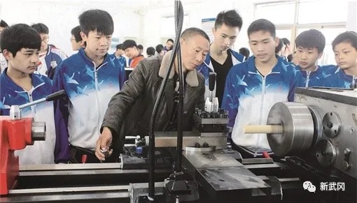 真情满都梁 ——武冈市全力推进教育扶贫工作纪实