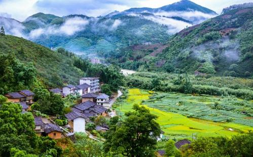 一桥飞架通富路 ——湖南省纪委监委驻隆回中洲村扶贫纪实