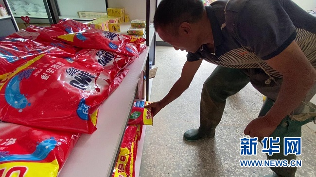 隆回爱心超市扶贫扶志暖人心