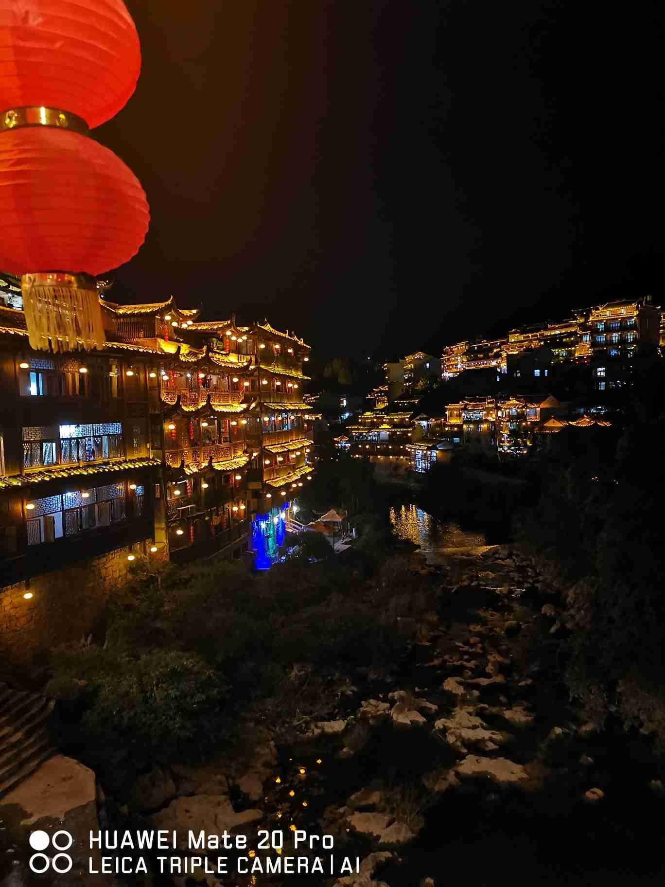 芙蓉镇的夜景-新湖南