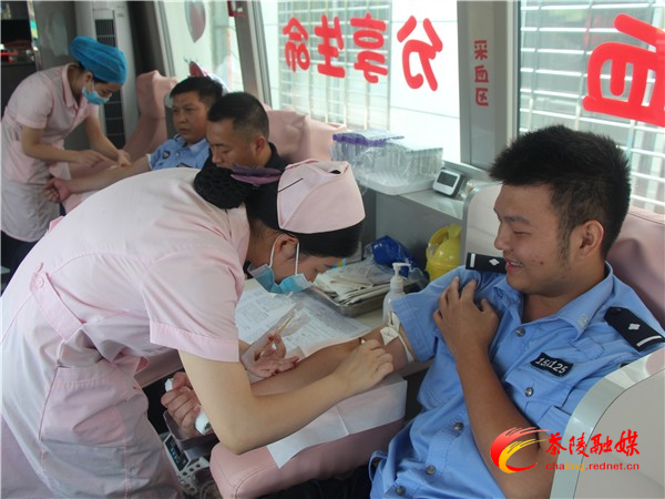 献热血 铸警魂——茶陵交警大队积极组织参加无偿献血活动