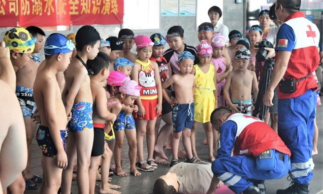 郴州市红十字蓝天救援队积极开展防溺水知识培训