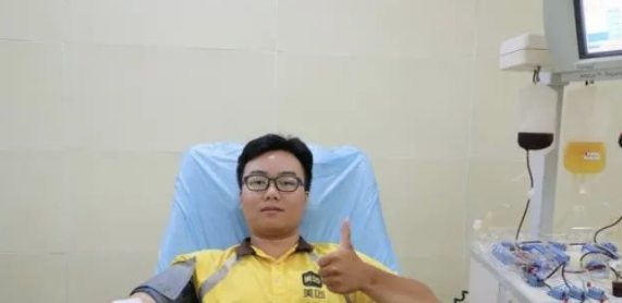 郴州:21岁外卖小哥放弃午间高峰期订单 只为参加无偿献血